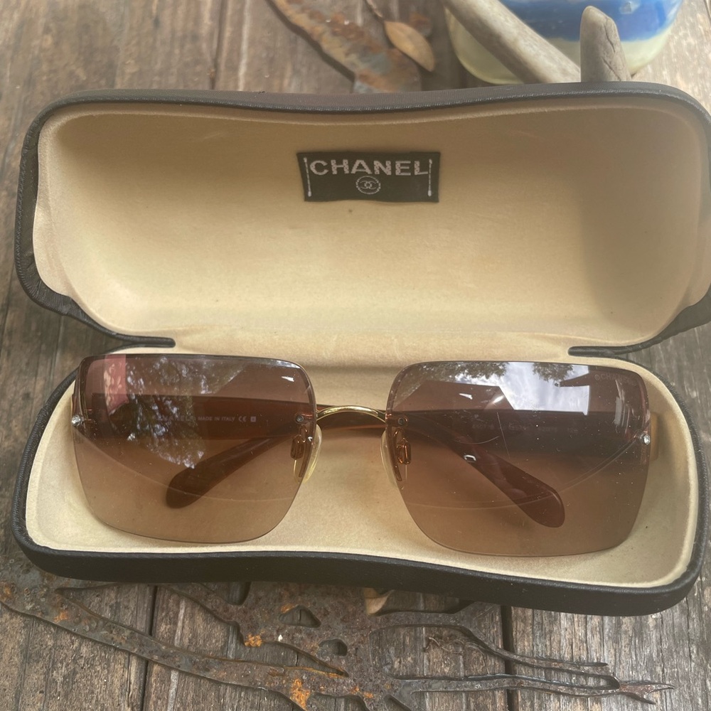 Chanel Brown Tortoiseshell Sunglasses with Iconic Design